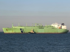 Rosyjski gazowiec w płomieniach