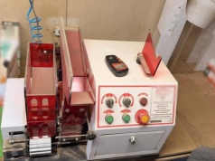 Tajna fabryka nielegalnych substancji w domu. Policja odkryła zamaskowane pomieszczenie