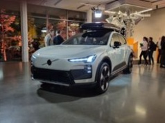 Ludzie zamawiają w ciemno. Fabryka nie nadąża z produkcją