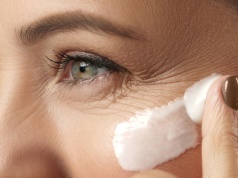 Nie walcz z upływem czasu – przedłuż młodość. Skóra w nowej odsłonie