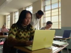 Apple MacBook Neo oficjalnie. Jest taniej i kolorowo