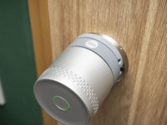 Yale Linus Smart Lock L2 Lite - recenzja. Inteligentny zamek dla każdego