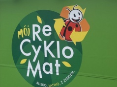 Tyle butelkomatów ma Biedronka. Podano okrągłą liczbę