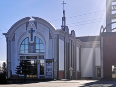 Między księdzem, kelnerką a wspólniczką, czyli historia budowy kościoła