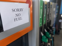 Czy zabraknie paliwa? Kolejki i paniczne tankowanie z powodu wojny w Iranie