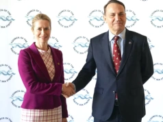 Będą mogli wrócić z ZEA do Polski. Radosław Sikorski: Wybrano tylko 57 osób