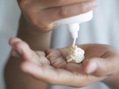 Wystarczy 1 kieliszek, aby ochronić całe ciało. Wyliczenia zaskoczyły naukowców