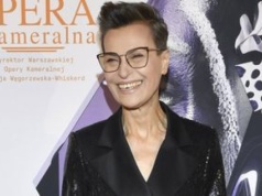 Jeszcze niedawno zaliczyłaby modową wpadkę. Dziś jej strój to hit