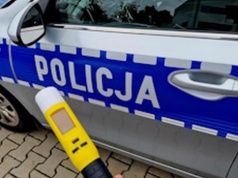 Szokujący wynik alkomatu w Dobrzycy. 33-latka miała 4 promile i prowadziła auto