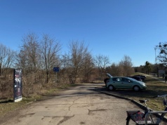 Przy Kładce Zwierzynieckiej powstanie parking na 60 aut i 30 autokarów.