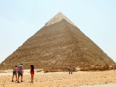 Uczniowie z Karpacza polecieli na wycieczkę do Egiptu. Dyrekcja: Zagrożenia nie ma