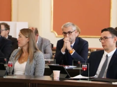 Postępowanie w sprawie mandatu radnego w Kaliszu. Nadzwyczajna komisja po piśmie Wojewody