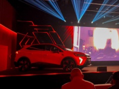 „Nowy Mitsubishi Grandis to rodzinny SUV z hybrydą i dużym bagażnikiem” – rozmowa z Kamilem Królem