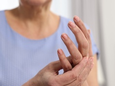 Ten kolor dłoni to sygnał alarmowy organizmu. Wiele osób go ignoruje