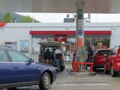 Boom na tankowanie w Polsce. Niemieccy kierowcy masowo ruszyli na stacje