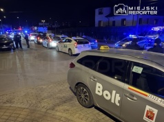 Policja sprawdzała przewozy na aplikację. Trzech cudzoziemców z decyzją o wydaleniu