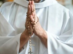 Proces o molestowanie ministranta odroczony. Ks. Sebastian M. przed sądem w Rzeszowie