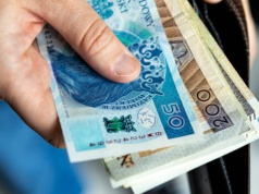 Banki apelują o wypłatę gotówki. Konkretna kwota na jedną osobę