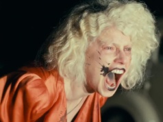 Panna młoda! nie zachwyciła krytyków. Film Maggie Gyllenhaal zgarnia mieszane recenzje