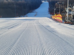 Świetne warunki na stoku Dębowca mimo wysokich temperatur. BBOSiR zaprasza