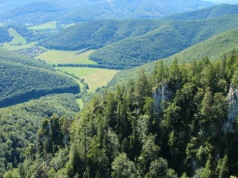 Najbardziej unikalny obszar górski. Liczne wąwozy, skalne okna i jaskinie