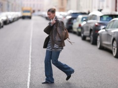 Nie rurki i nie dzwony. To dżinsy bootcut najlepiej wydłużają nogi – zwłaszcza w duecie z tymi 5 modelami butów