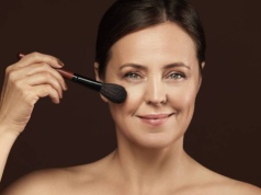 50-latki oszalały na punkcie tego podkładu. Kryje jak korektor, liftinguje, nie wchodzi w zmarszczki