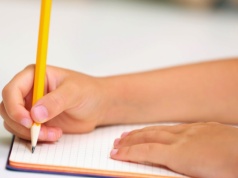 Będą uczyć czytelnego pisania. Obowiązkowe lekcje w szkołach