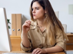 Dlaczego Polki zarabiają mniej? Poczucie niesprawiedliwości się nasila