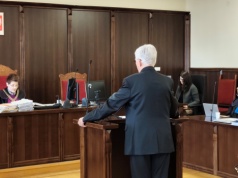 Abp Skworc zeznawał w tarnowskim sądzie. Kolejny dzień przesłuchań świadków w procesie biskupa Andrzeja Jeża