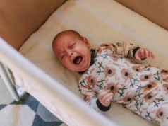 Dziecko całą noc płacze? Konsultantka snu to zmieni (i uratuje wasze życie)
