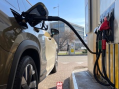 Nie warto tankować na zapas. Stare paliwo działa jak częsta jazda na rezerwie