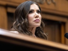 Kristi Noem zdymisjonowana. Zastąpi ją "wojownik MAGA"