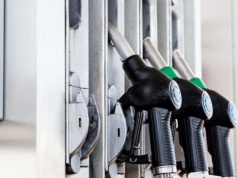 Ceny paliw szaleją, a tu tanio. Prezydent z PiS zaprasza na miejską stację