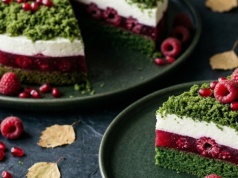 Zielony "pewniak" wśród domowych wypieków – torcik "leśny mech" z malinami od Karoliny Stolarskiej-Bigos