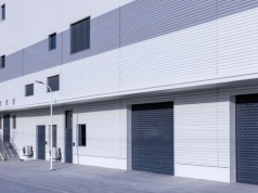 Wymogi techniczne i przygotowanie otworu pod montaż bramy przemysłowej – wskazówki