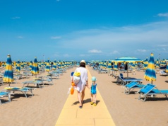 Wakacje 🌤️⛱️ Zbiór lotów nad włoskie wybrzeże Adriatyku od 255 PLN 👙👣🌊