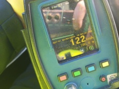 Nowe przepisy w praktyce. Kierowca BMW stracił prawo jazdy poza terenem zabudowanym