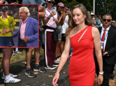 Rybakina nieodpowiednio dotykana na oczach widzów?! Jest nagranie. W sieci wrze