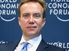 Dyrektor generalny Światowego Forum Ekonomicznego ujawniony jako „seryjny gwałciciel dzieci” w nowych aktach Epsteina