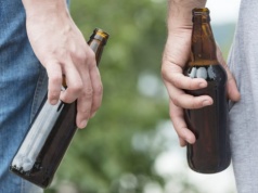 Sieradz: coraz więcej osób w kryzysie bezdomności i nadużywających alkoholu w przestrzeni publicznej. „Mamy ograniczone możliwości”