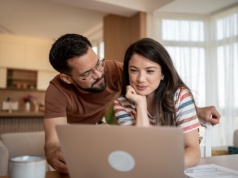 Psychologia oszczędzania: Jak rozmawiać o pieniądzach w związku i nie zwariować?