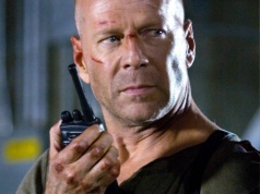 Jedna z największych ikon kina akcji. Pokochaliśmy go w "Szklanej pułapce"