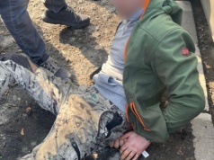 Nieudana kradzież w Krakowie. Holowane auto bez hamulców wjechało w samochód złodziei