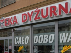 Ustka to „farmaceutyczna pustynia”? W mieście trwa spór o nocne dyżury aptek
