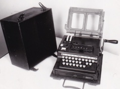 Zaginione instrukcje do następcy Enigmy były ukryte w Pradze. To miała być tajna broń Niemców