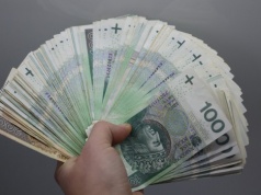 Myślała, że ratuje swoje pieniądze przed oszustami. 35-letnia mieszkanka Kraśnika straciła ponad 64 tysiące złotych