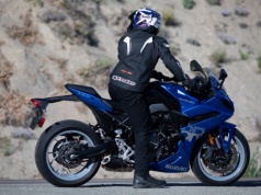 Ranking sprzedaży nowych motocykli po dwóch miesiącach 2026. Honda na czele, Suzuki wraca do gry