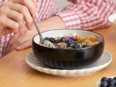 Te tanie produkty dodaj do owsianki. Są jak bank energii