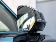 Lusterka w samochodzie mają ukryte funkcje. Wystarczy ruch ręką